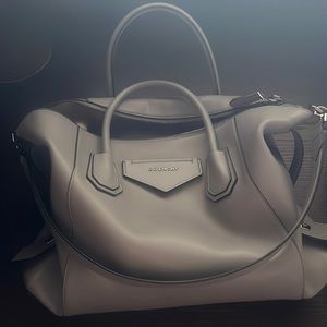 Givenchy Soft Antigona Medium Bag